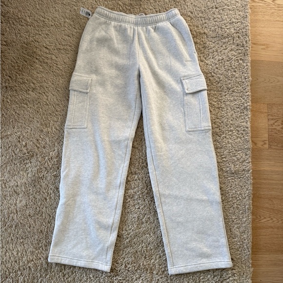 Aritzia NWT TNA Cozy Sweatfleece Mega Cargo Sweatpant small - Picture 2 of 7